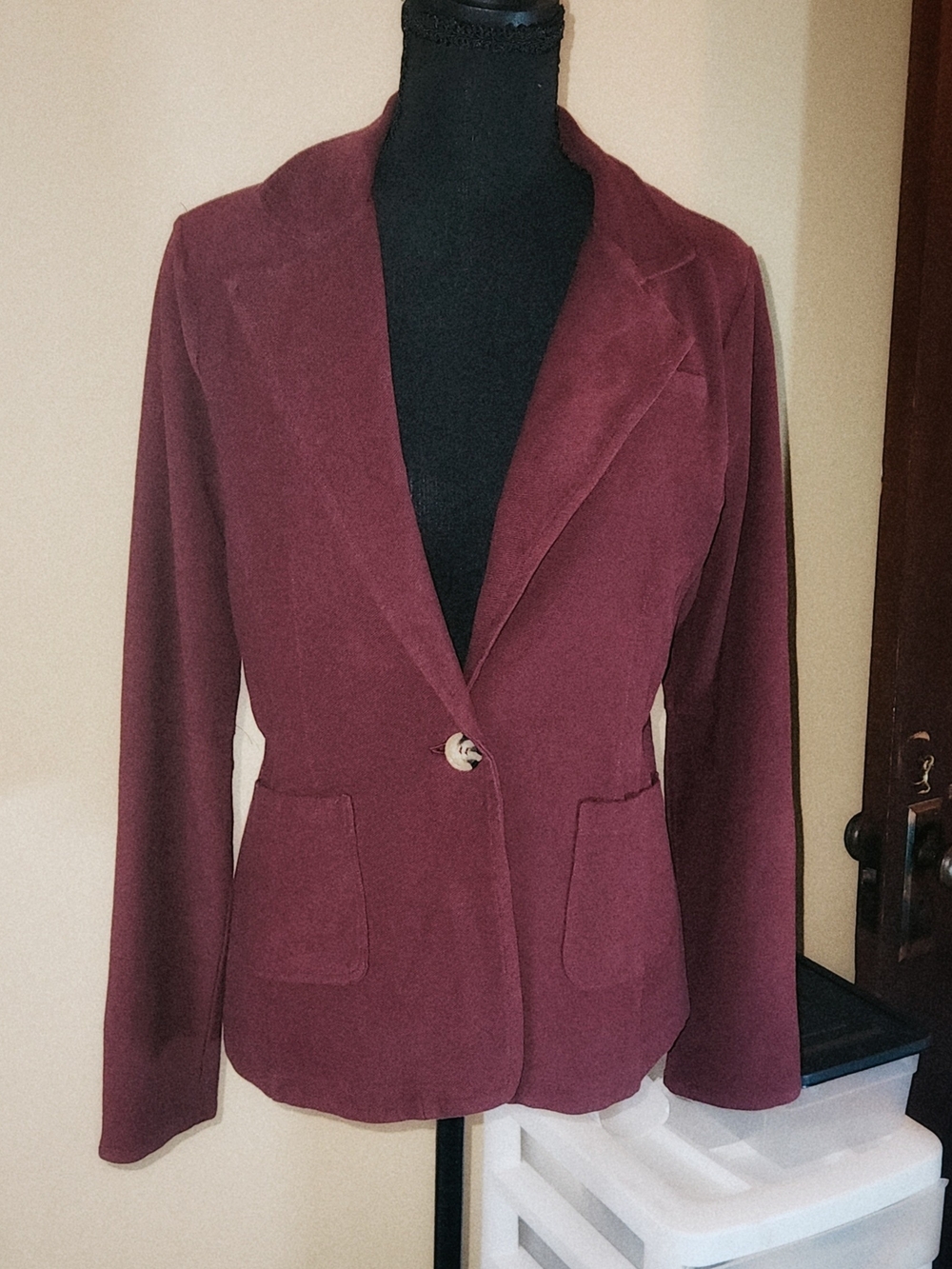 ecru Women's Single-Button Wine Blazer